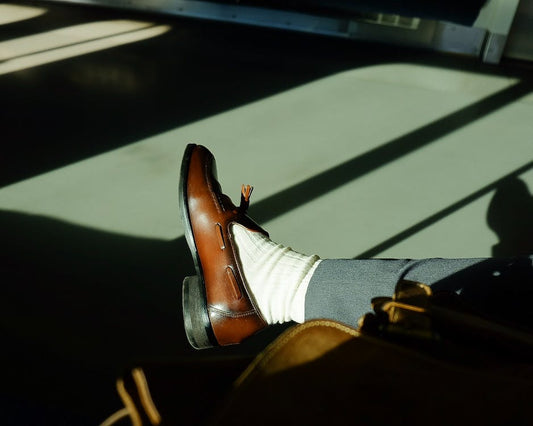 Can you wear ankle socks with dress shoes? 